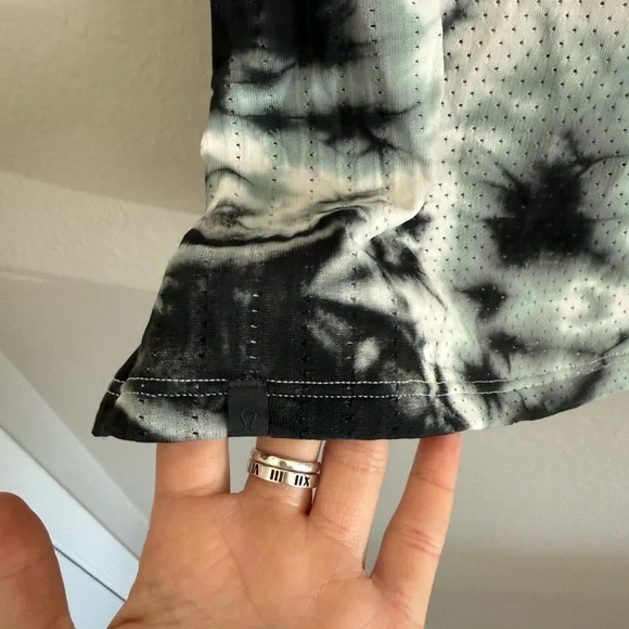 lululemon athletica Black and White Tie-Dye Tank Top - Picture 3 of 3